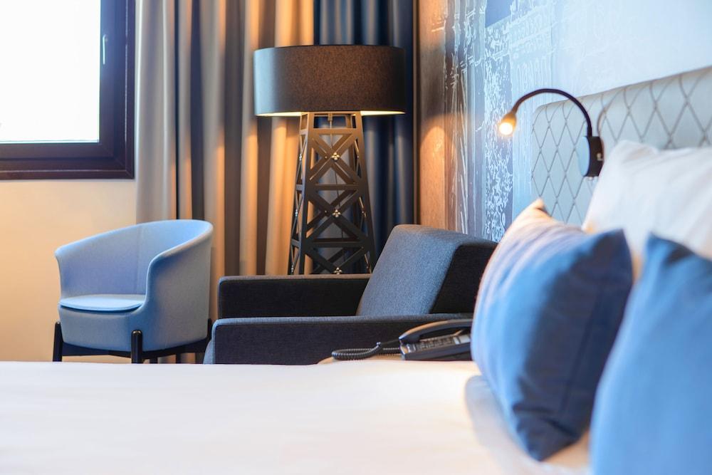 Отель Mercure Castle Hill