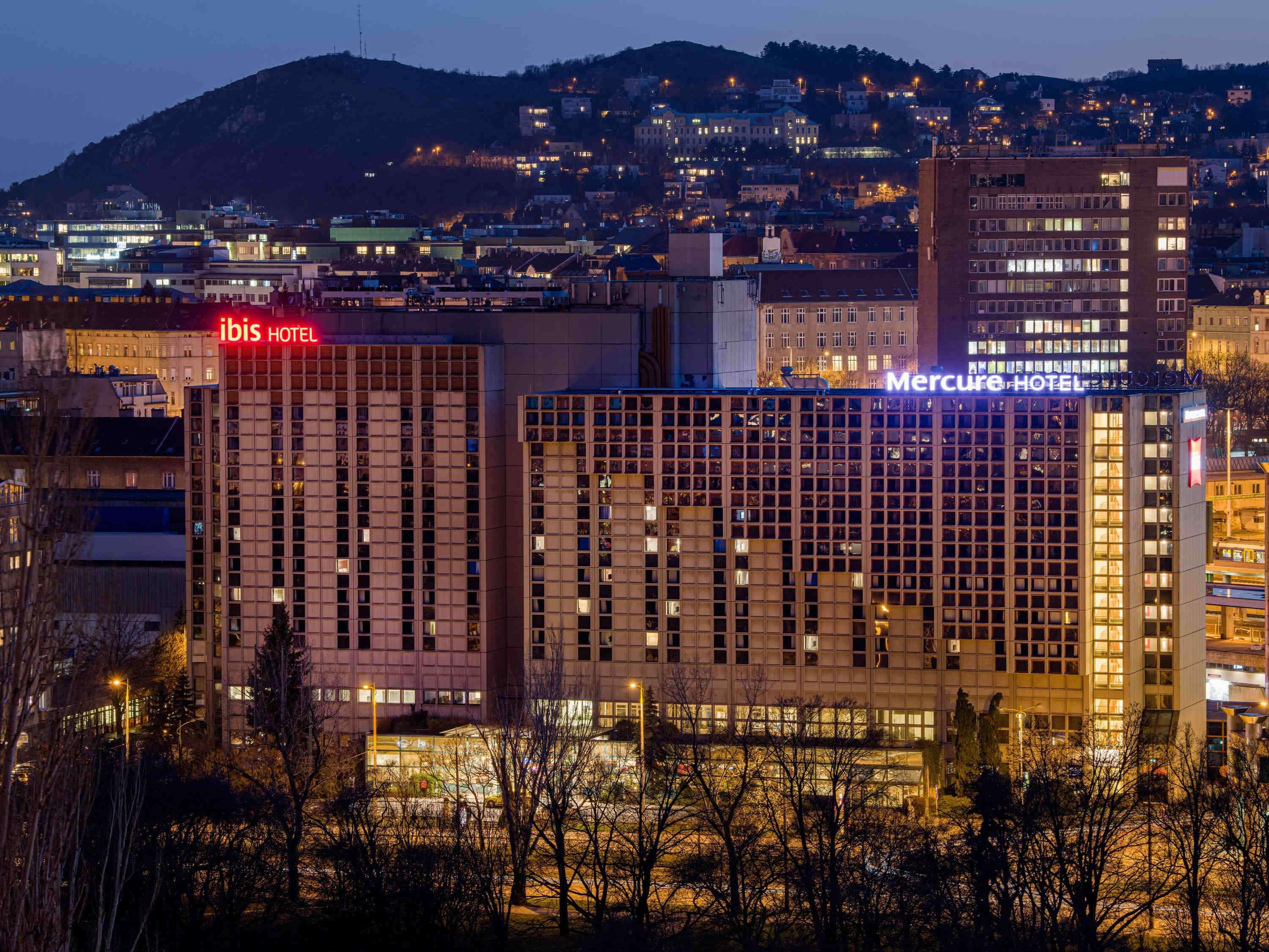 Отель Mercure Castle Hill 4*